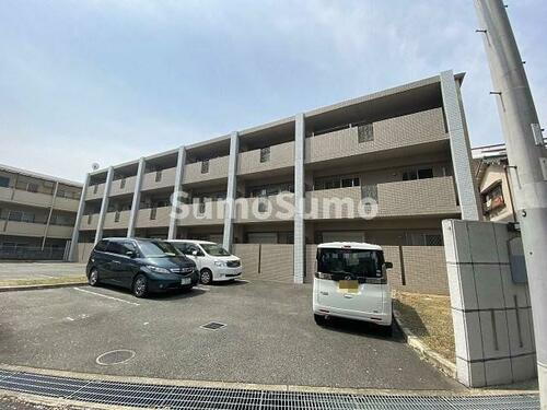 ファミール・園田 3階建