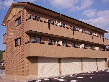 兵庫県姫路市勝原区熊見 3階建 築16年11ヶ月