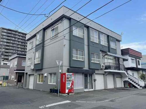 コーポライラック 3階建