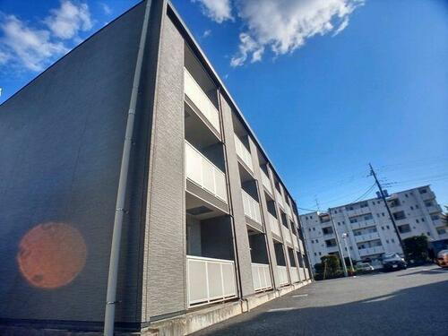 埼玉県東松山市大字松山 3階建