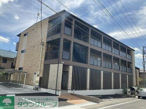 東京都八王子市西片倉１丁目 3階建