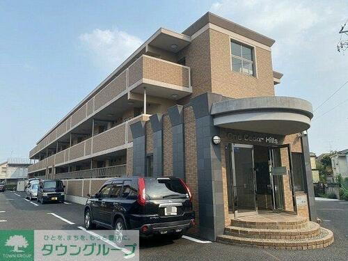 ワンシーダーヒルズ 3階建
