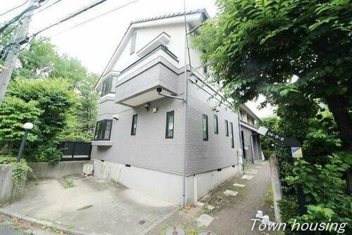 プラザマノワール 2階建