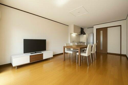 愛知県一宮市小信中島字西山 テラスハウス