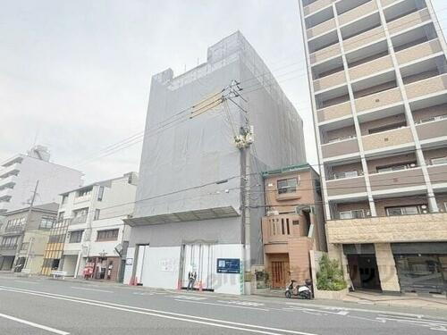 京都府京都市上京区丸太町通黒門東入藁屋町 7階建 