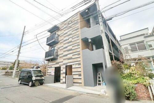 神奈川県川崎市宮前区有馬８丁目 3階建