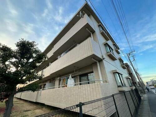 埼玉県越谷市蒲生茜町 3階建