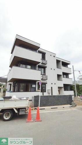 神奈川県川崎市高津区梶ケ谷６丁目 3階建