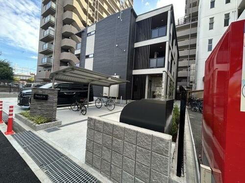 兵庫県明石市野々上３丁目  3階建