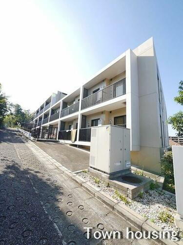 神奈川県横浜市港北区岸根町 3階建
