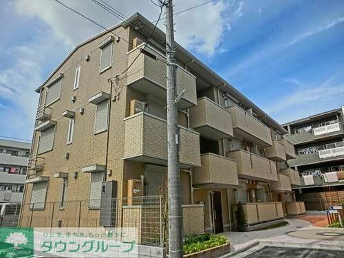 東京都足立区中央本町３丁目 3階建