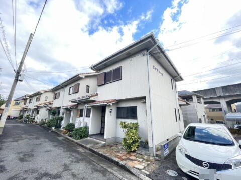 兵庫県宝塚市山本中３丁目 タウンハウス