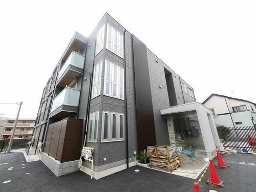 神奈川県川崎市高津区北見方１丁目 3階建
