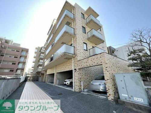 マンションコア 6階建