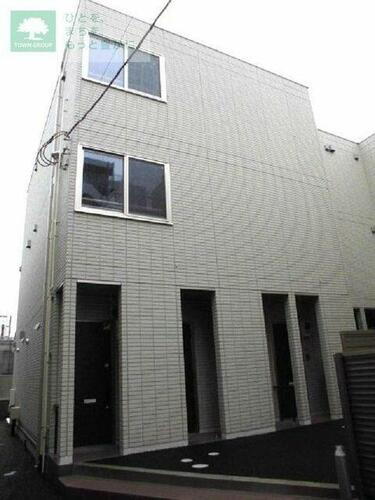東京都江戸川区西小岩５丁目 3階建