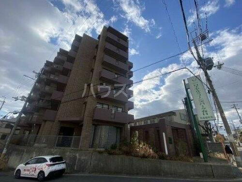 ロイヤルクイーンズパーク春日 7階建