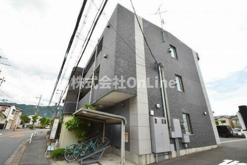 メゾン　ド　ボヌール　上尾 3階建