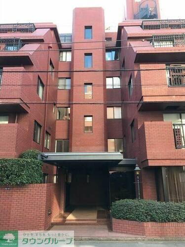 東京都港区南青山６丁目 地上5階地下2階建