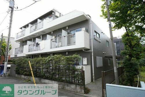 東京都目黒区上目黒４丁目 3階建