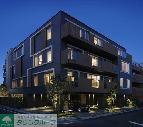 東京都港区高輪４丁目 4階建