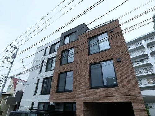 東京都世田谷区南烏山１丁目 4階建