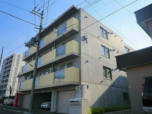 北海道札幌市東区北十五条東１３丁目 4階建