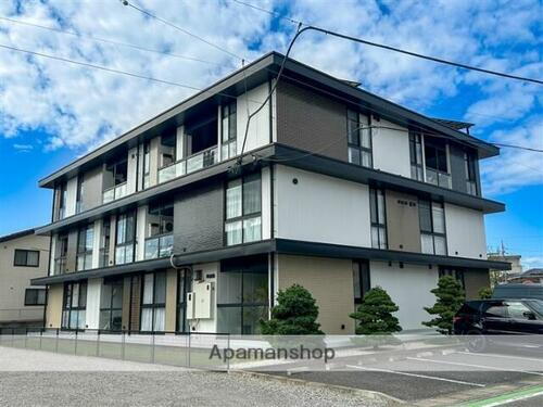 Ｌｕｘｕｒｙ 3階建