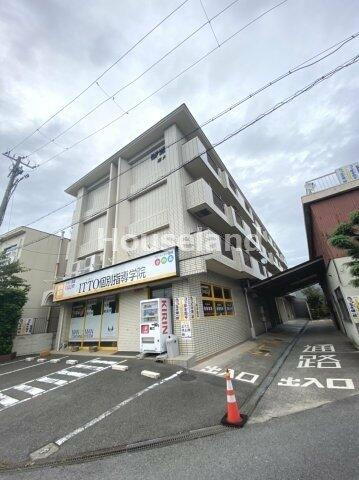 サテンサ堀久 4階建