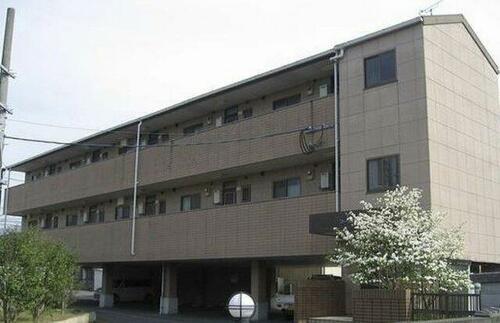 福岡県久留米市田主丸町牧 3階建