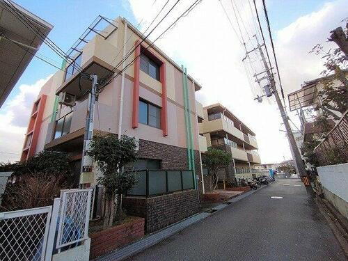 大阪府箕面市如意谷２丁目 築25年5ヶ月 3階建