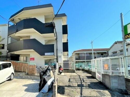 福岡県福岡市東区香椎４丁目 3階建