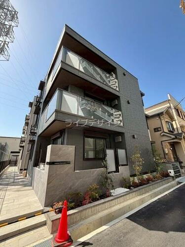 兵庫県尼崎市七松町１丁目 3階建 