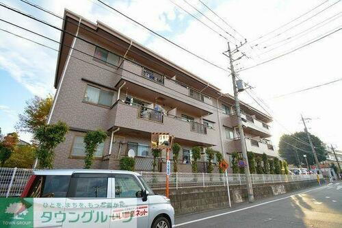 東京都福生市武蔵野台２丁目 3階建