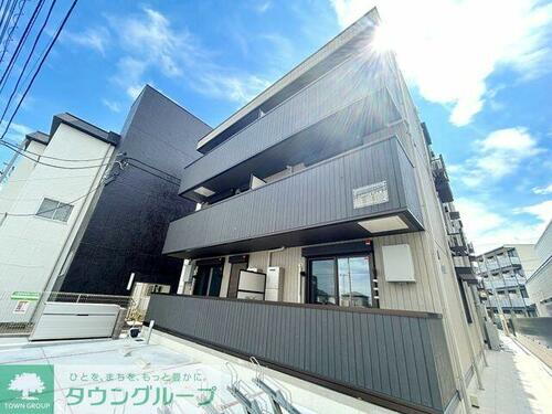 Ｄ－ＲＯＯＭ穴川ＩＩＩ 3階建