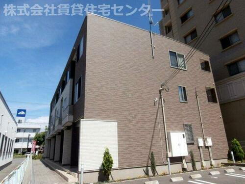 和歌山県和歌山市黒田 3階建