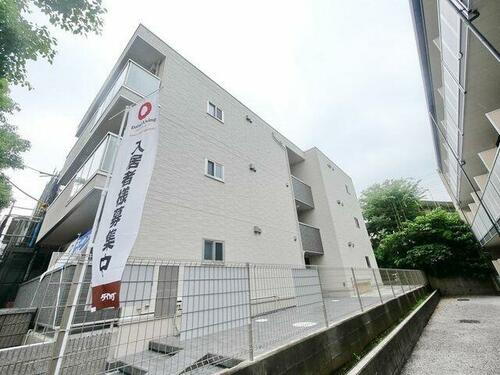 東京都八王子市大塚 3階建