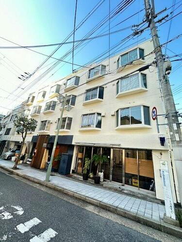 兵庫県神戸市中央区中山手通１丁目 6階建