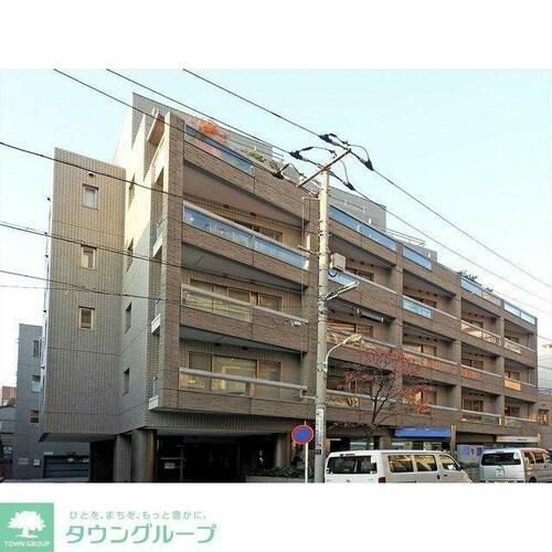 東京都港区南青山５丁目 地上6階地下2階建