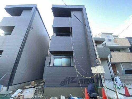 京都府京都市中京区西ノ京塚本町  3階建