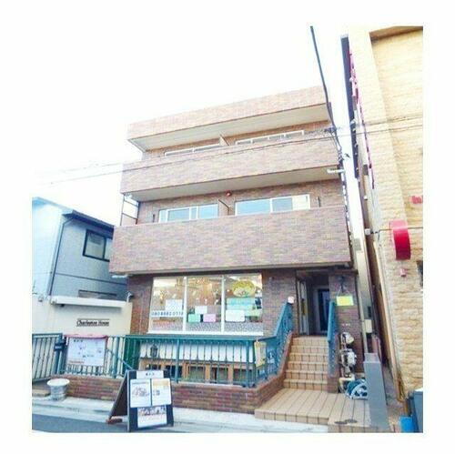 東京都世田谷区駒沢５丁目 3階建