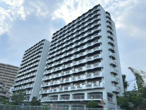 千里ロイヤルマンション 地上13階地下1階建
