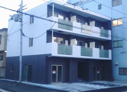 兵庫県尼崎市浜田町２丁目 3階建