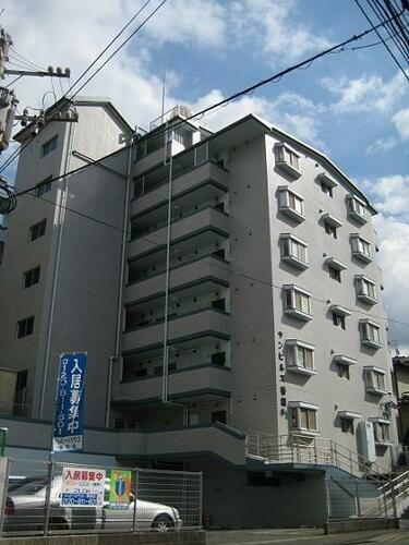 サンヒルズ千早 7階建