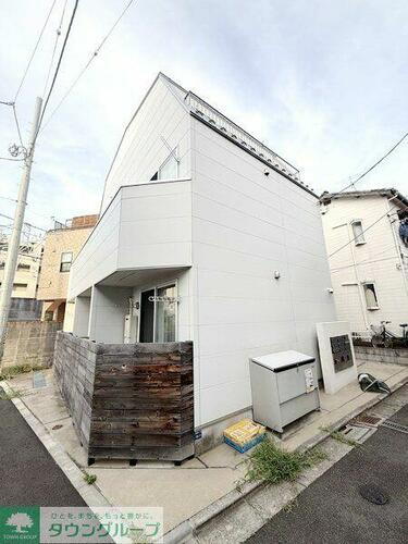東京都板橋区赤塚新町１丁目 3階建
