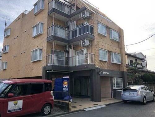 グランラパン 4階建