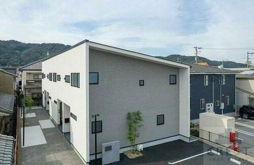 広島県福山市千代田町１丁目 タウンハウス