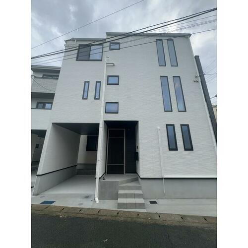 神奈川県川崎市多摩区菅稲田堤３丁目 3階建