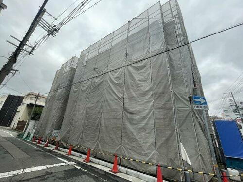 兵庫県尼崎市東難波町５丁目  3階建