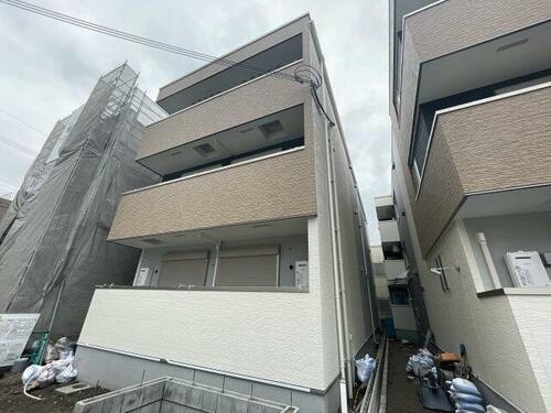 兵庫県尼崎市東難波町５丁目  3階建