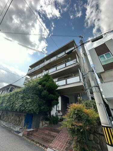 兵庫県神戸市灘区神前町１丁目 4階建